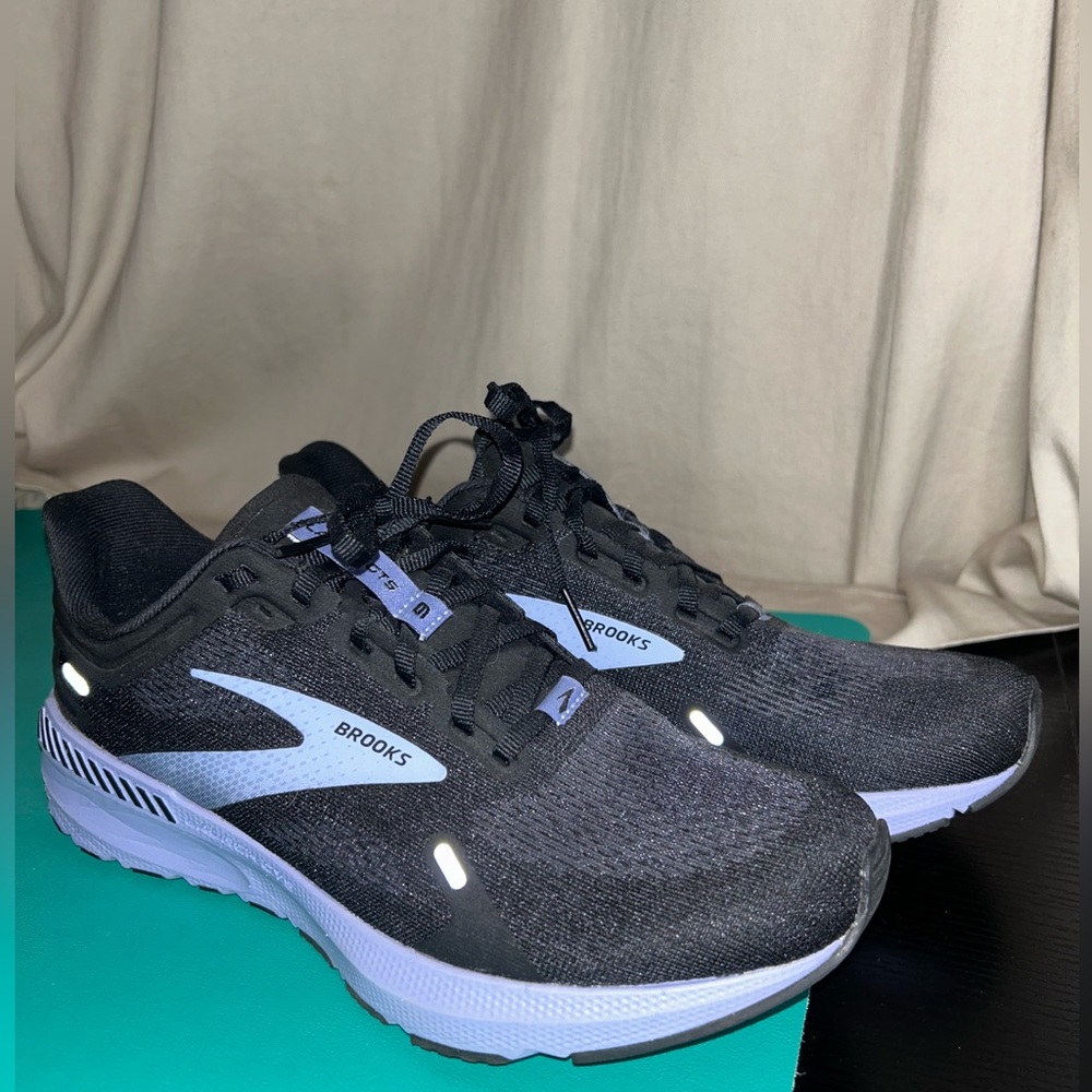 Woman’s Brooks size 9